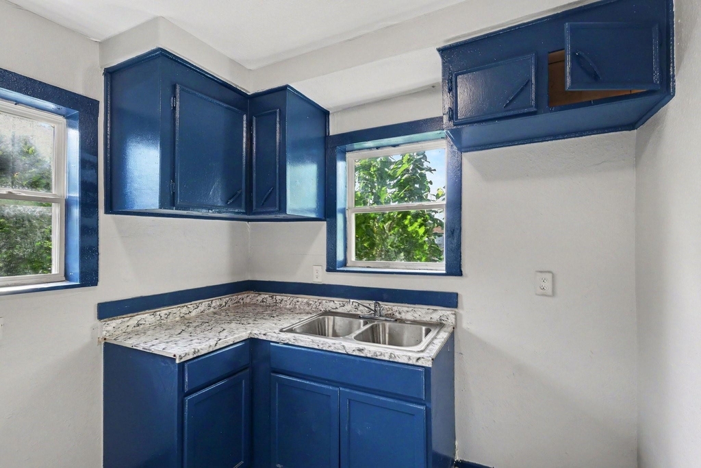 3926 Farmer Street - Photo 2