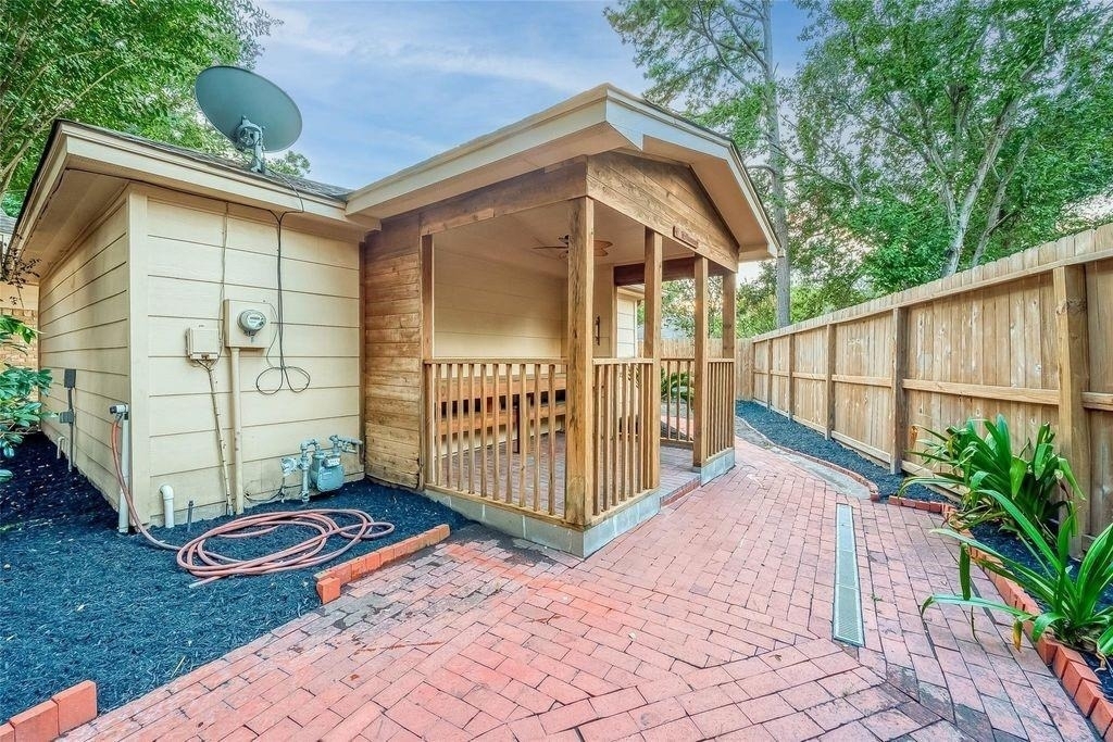 8114 Fernbrook Lane - Photo 11