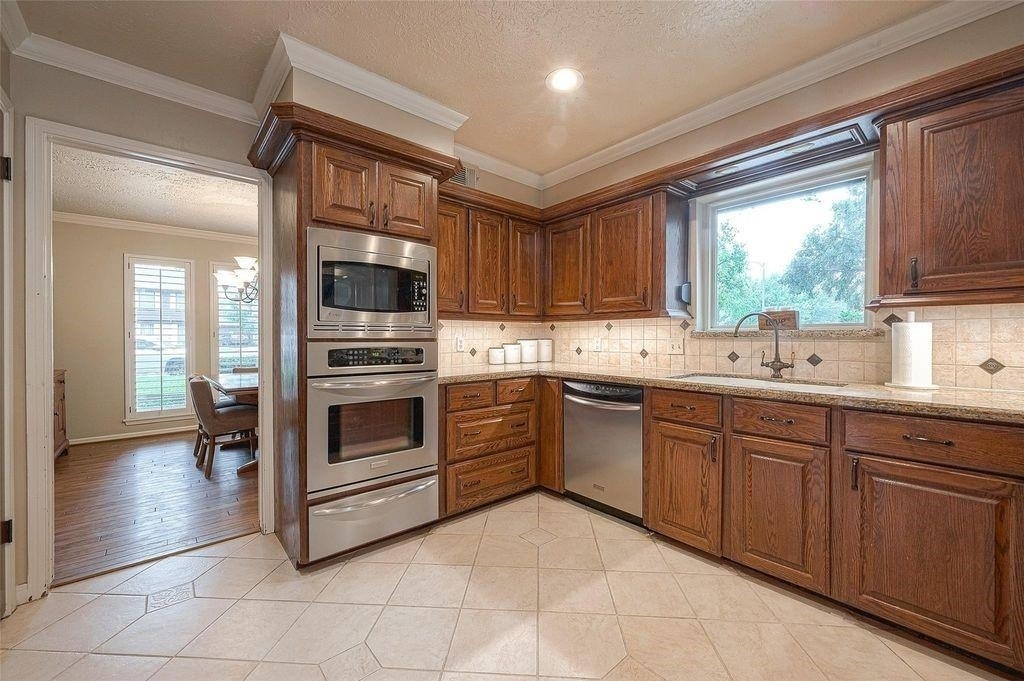 8114 Fernbrook Lane - Photo 3
