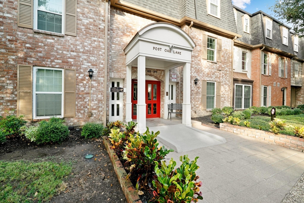 355 N Post Oak Lane - Photo 2