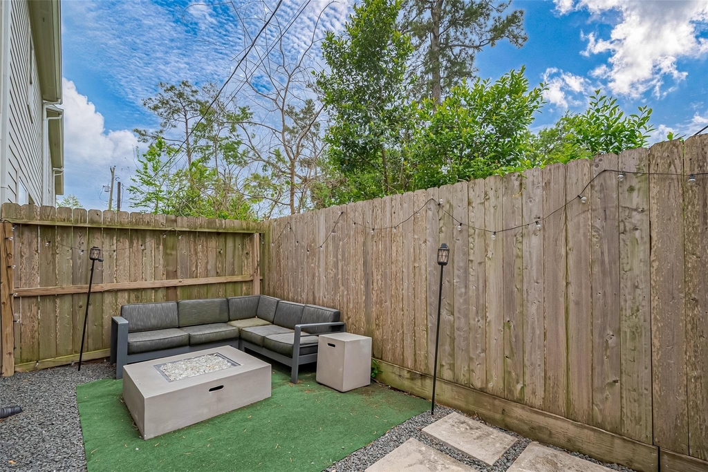 5209 Pinemont Creek Lane - Photo 15