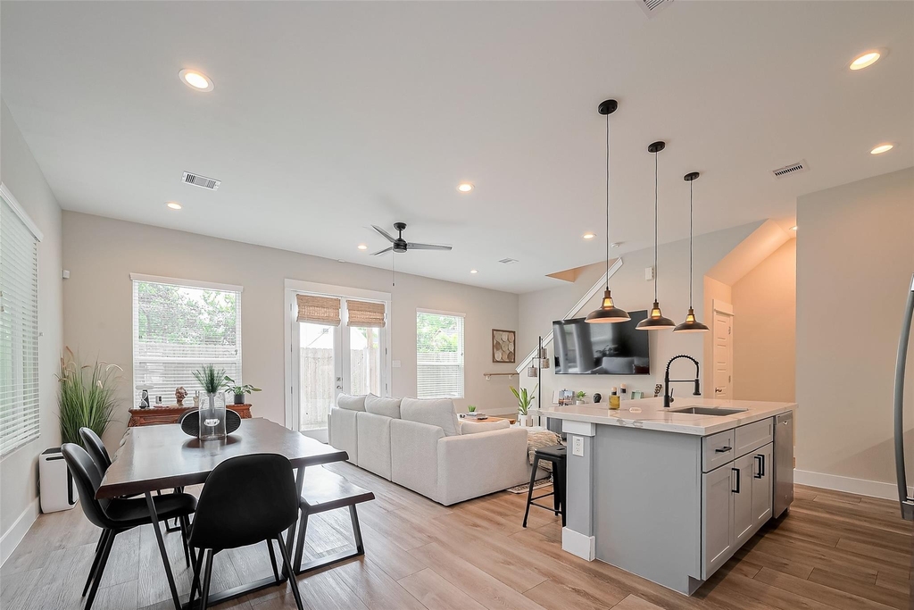 5209 Pinemont Creek Lane - Photo 2