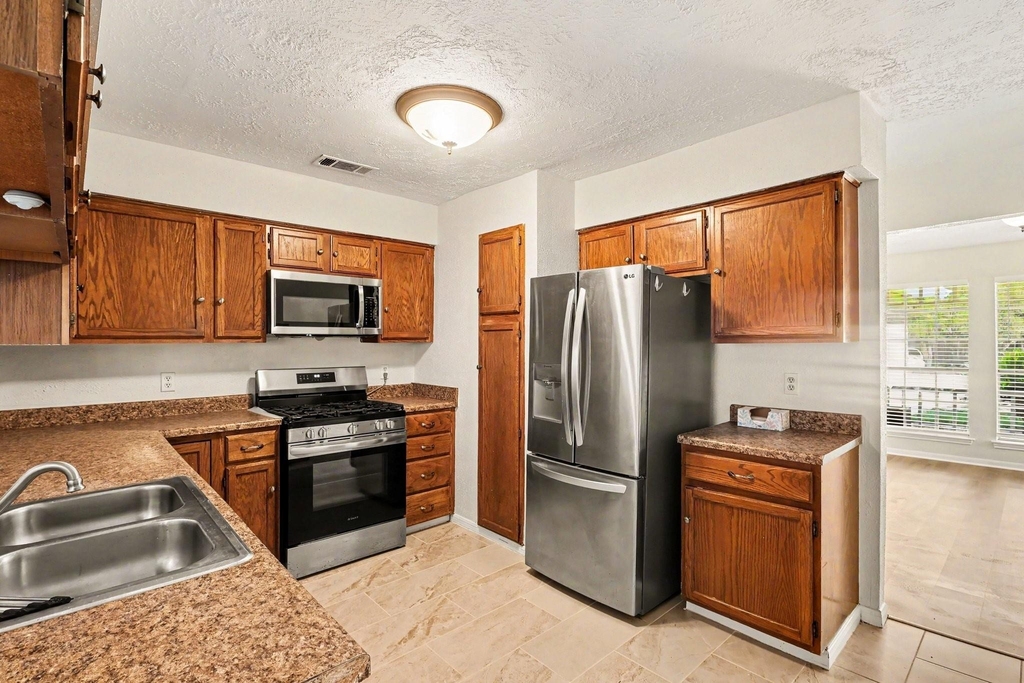 8503 Grove Park Drive - Photo 10