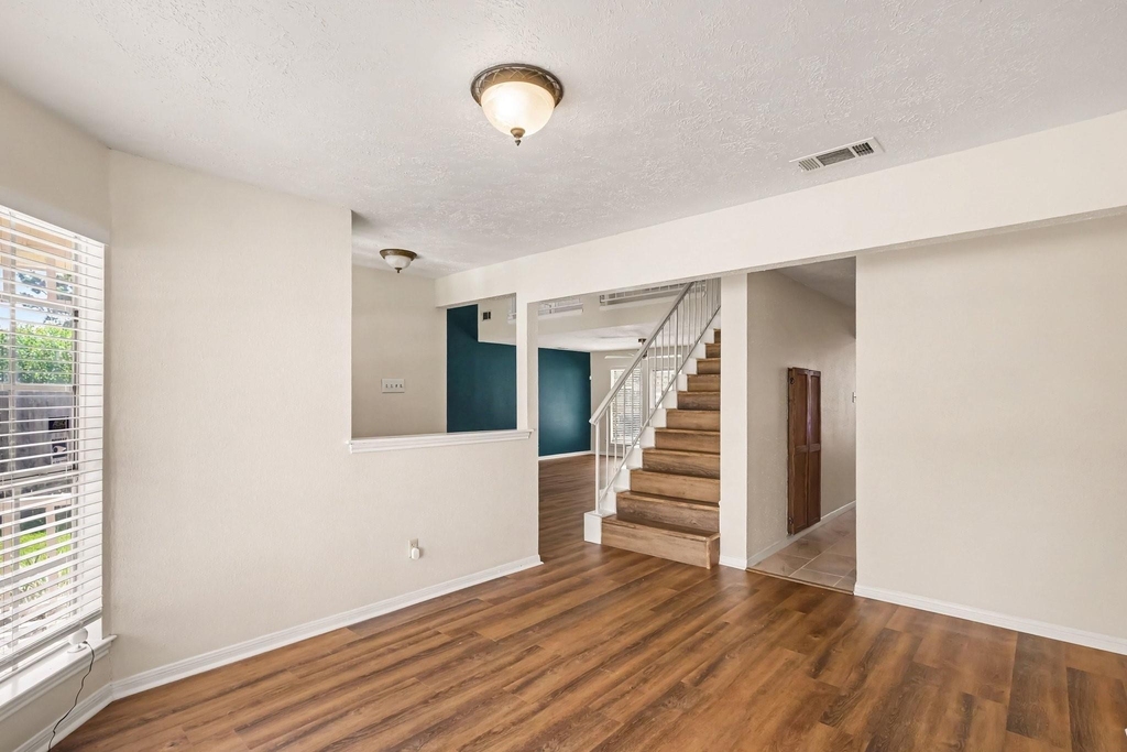 8503 Grove Park Drive - Photo 5