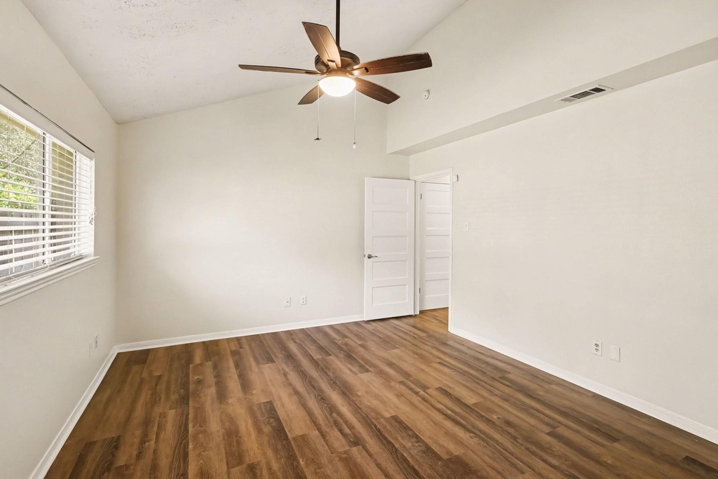 8503 Grove Park Drive - Photo 15