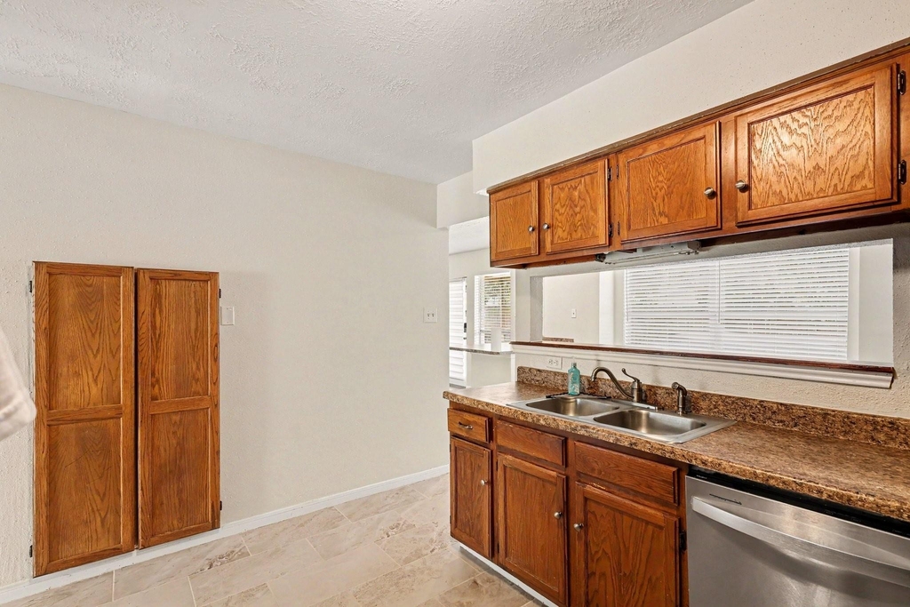 8503 Grove Park Drive - Photo 11