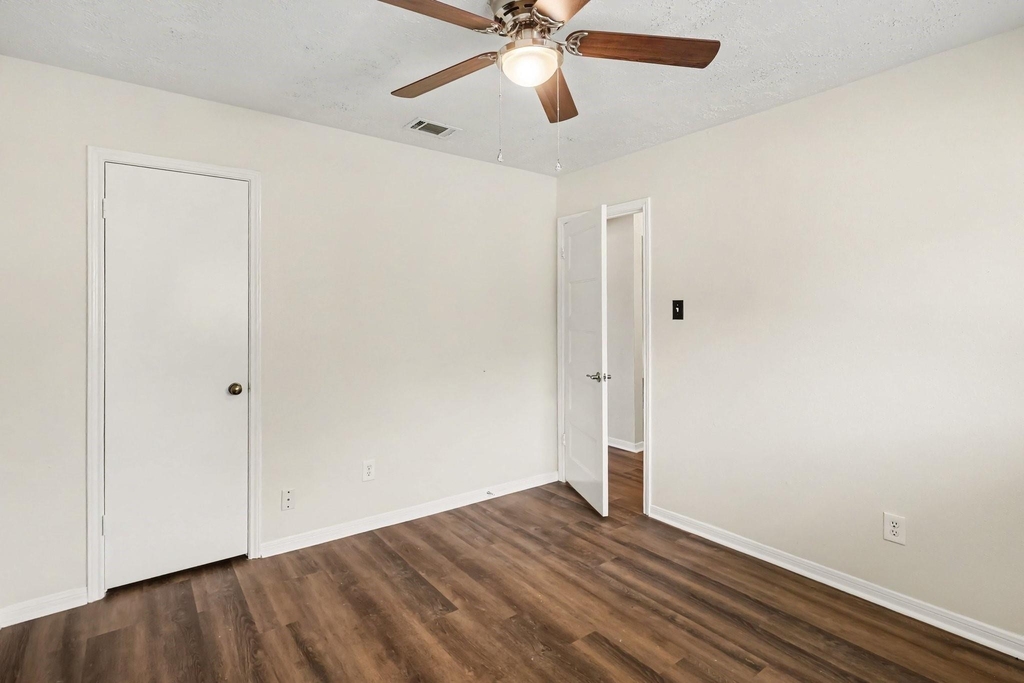 8503 Grove Park Drive - Photo 20