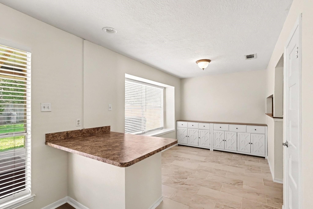 8503 Grove Park Drive - Photo 8