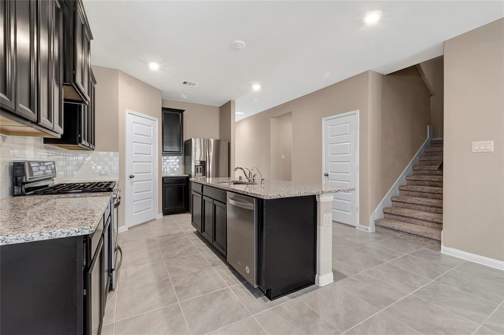 903 Cloverdale Drive - Photo 4