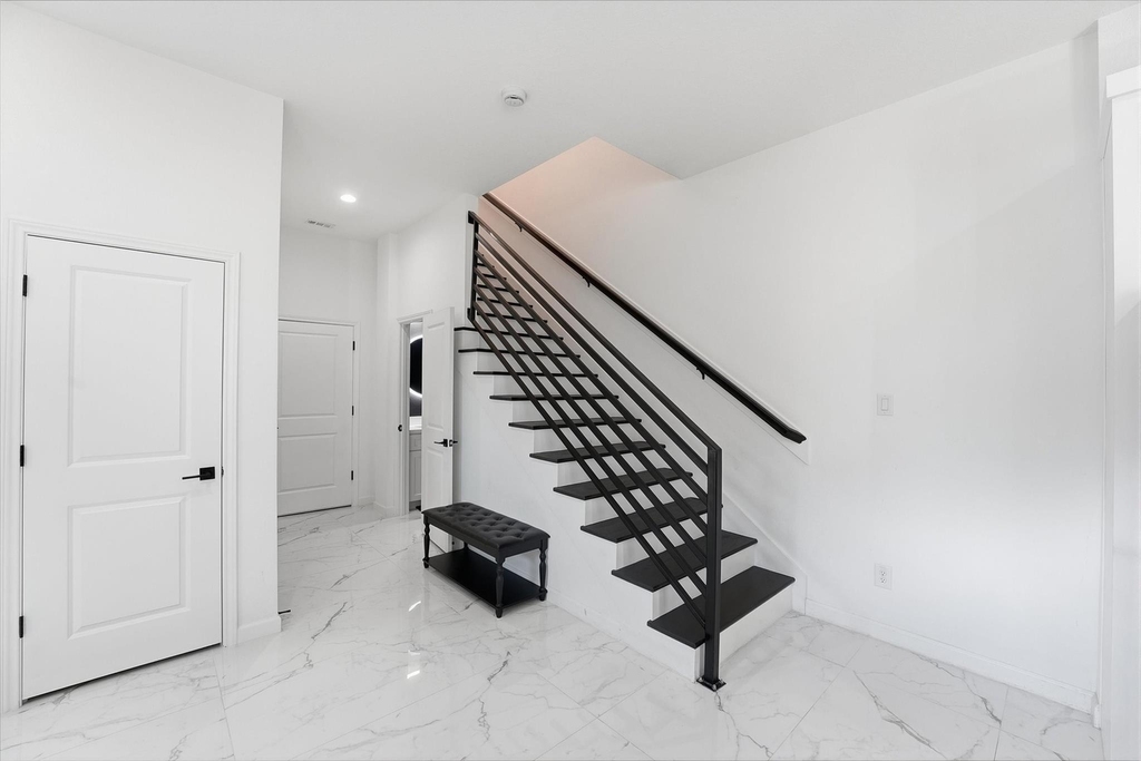 5839 Southwell Street - Photo 11