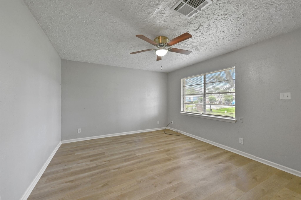 2803 22nd Street - Photo 4