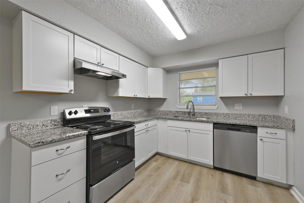 2803 22nd Street - Photo 12