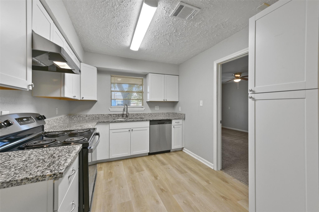 2803 22nd Street - Photo 11