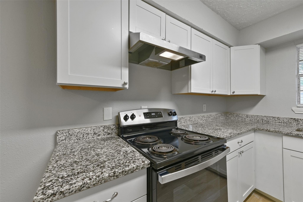 2803 22nd Street - Photo 13