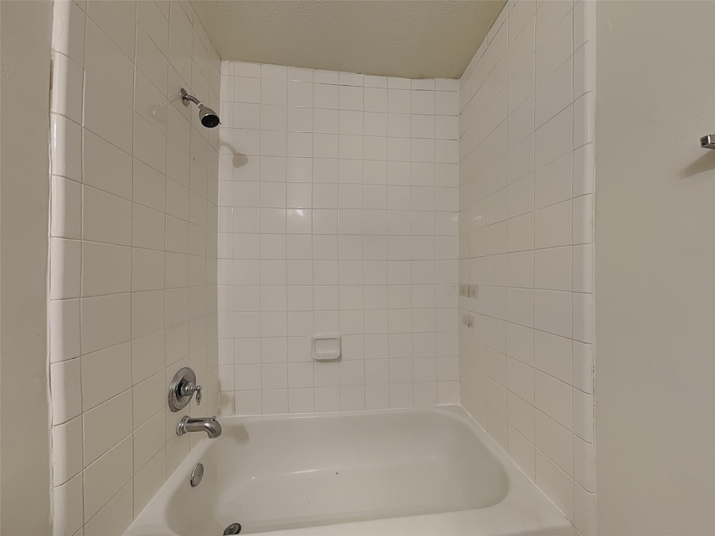 2518 Halstead Drive - Photo 15