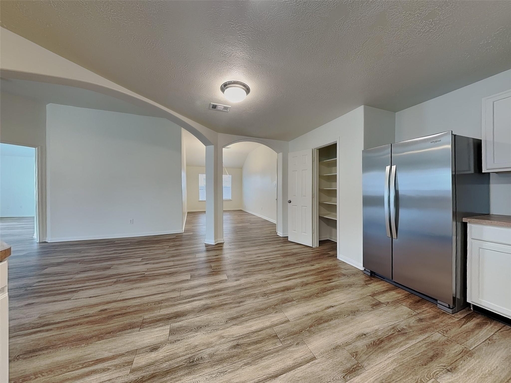 2518 Halstead Drive - Photo 2
