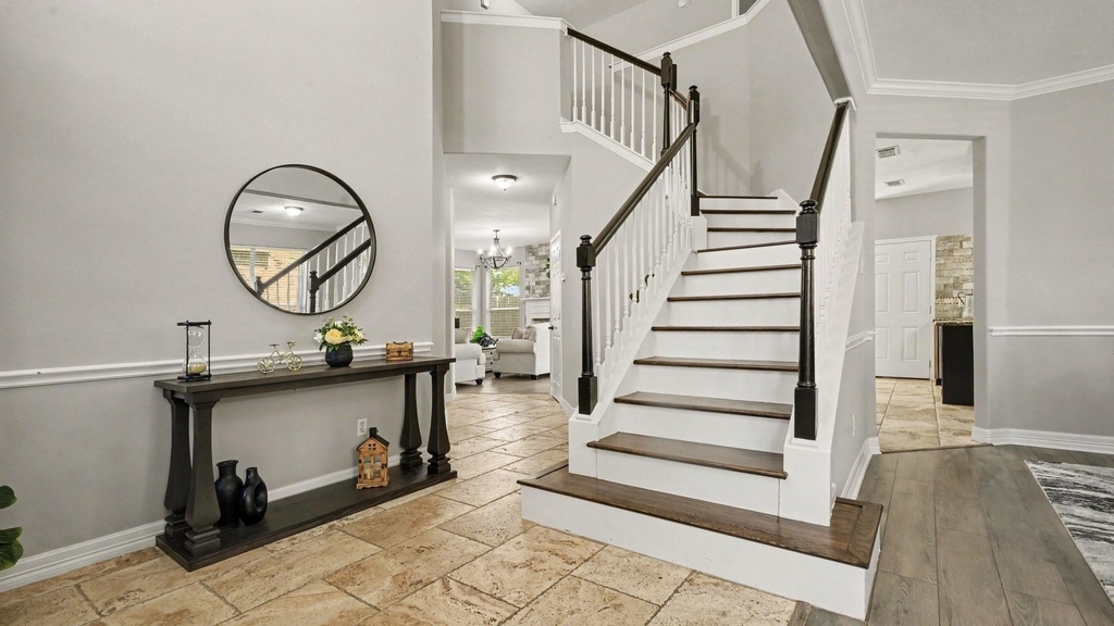 1927 Pinewood Court - Photo 6