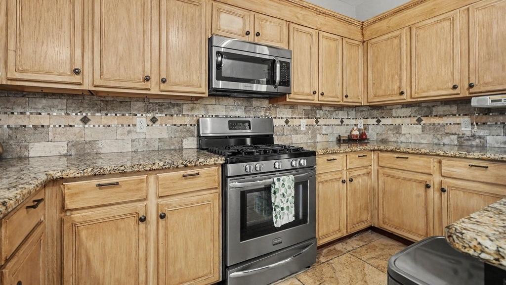 1927 Pinewood Court - Photo 12