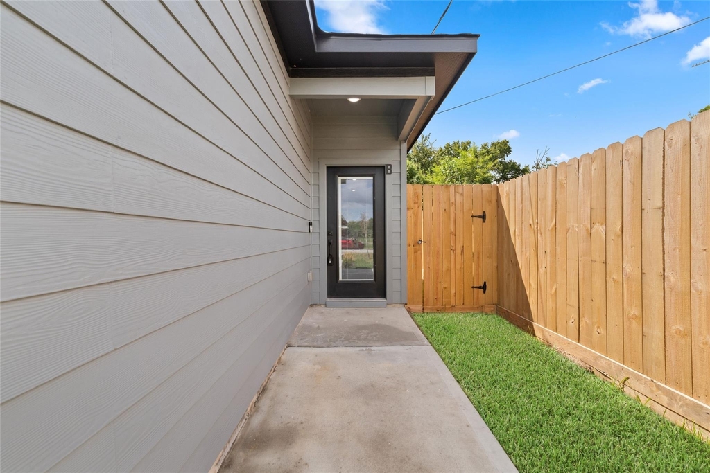 1615 Dolly Wright Street - Photo 3