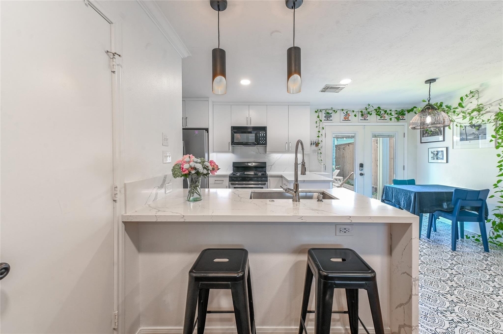 1004 Ruthven Street - Photo 4