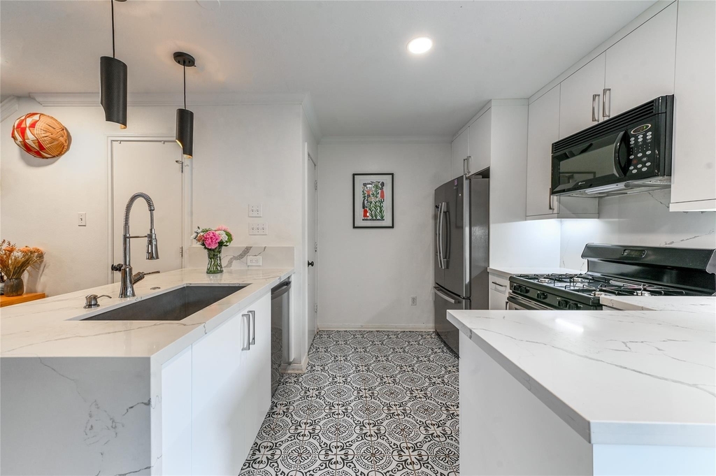 1004 Ruthven Street - Photo 6
