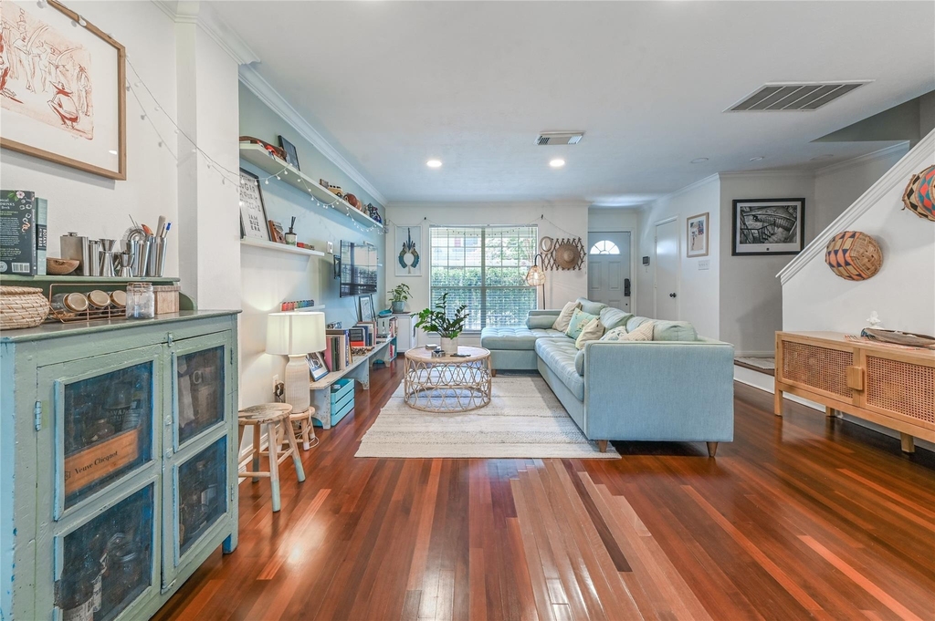 1004 Ruthven Street - Photo 3