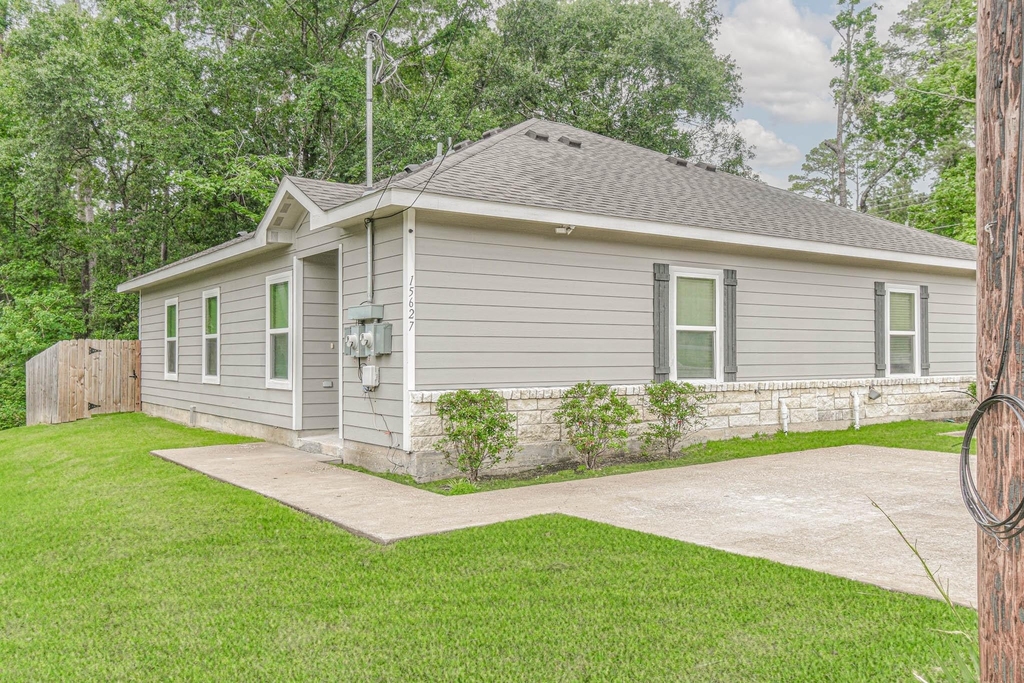 15633 Sycamore Dr - Photo 0