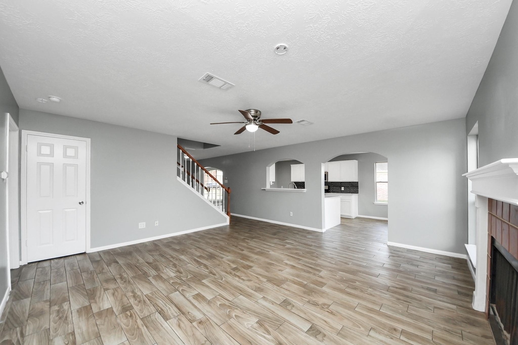 4805 E Columbary Drive - Photo 2