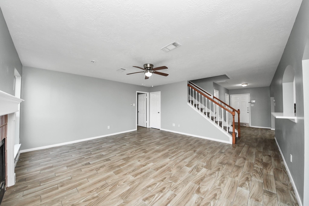 4805 E Columbary Drive - Photo 3