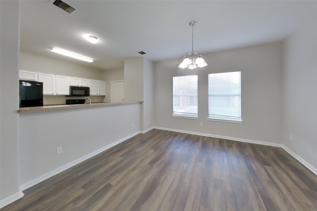 11403 Carla Street - Photo 4