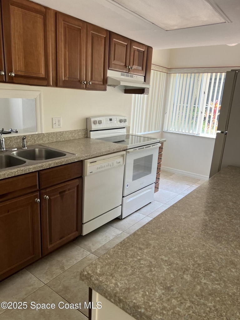 243 Seaport Boulevard - Photo 5