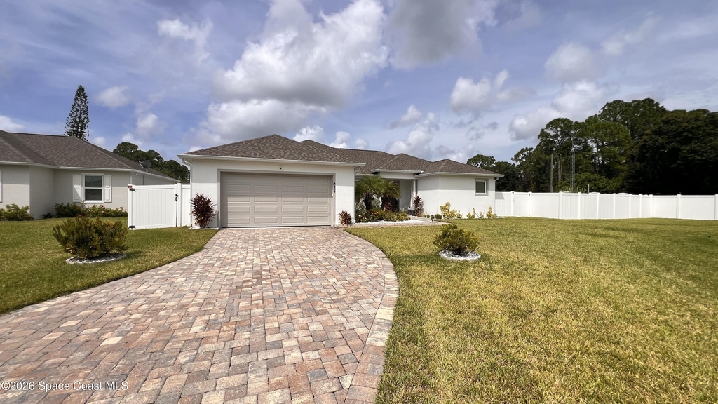 924 Captiva Island Circle Sw - Photo 2