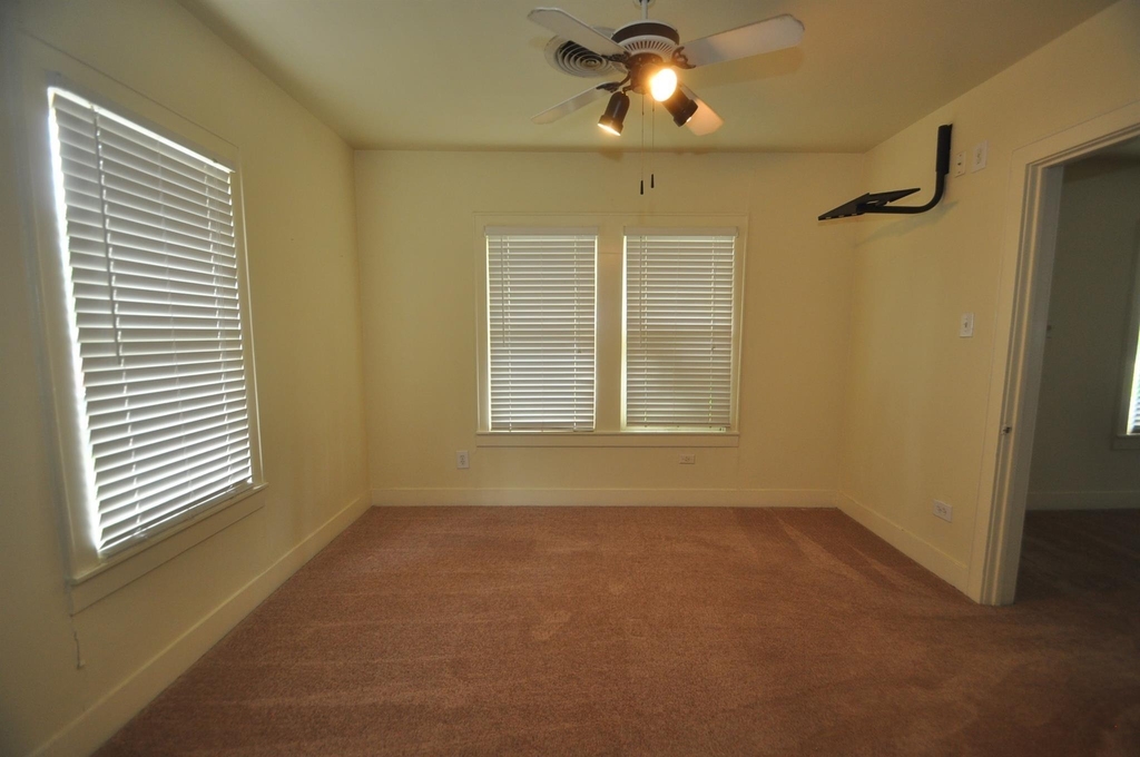 213 E Burress Street - Photo 6