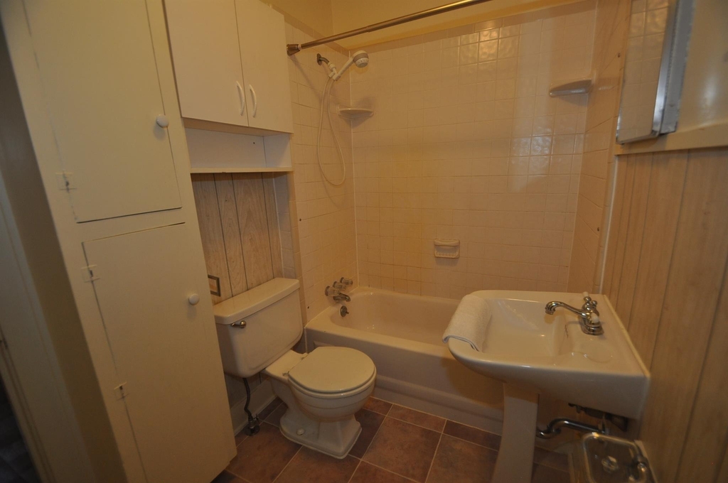 213 E Burress Street - Photo 8
