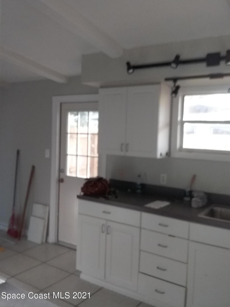 1024 George Avenue - Photo 2