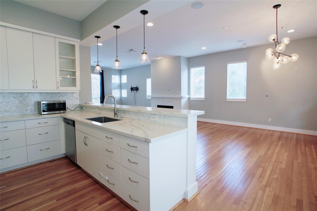 4701 Caroline Street - Photo 10