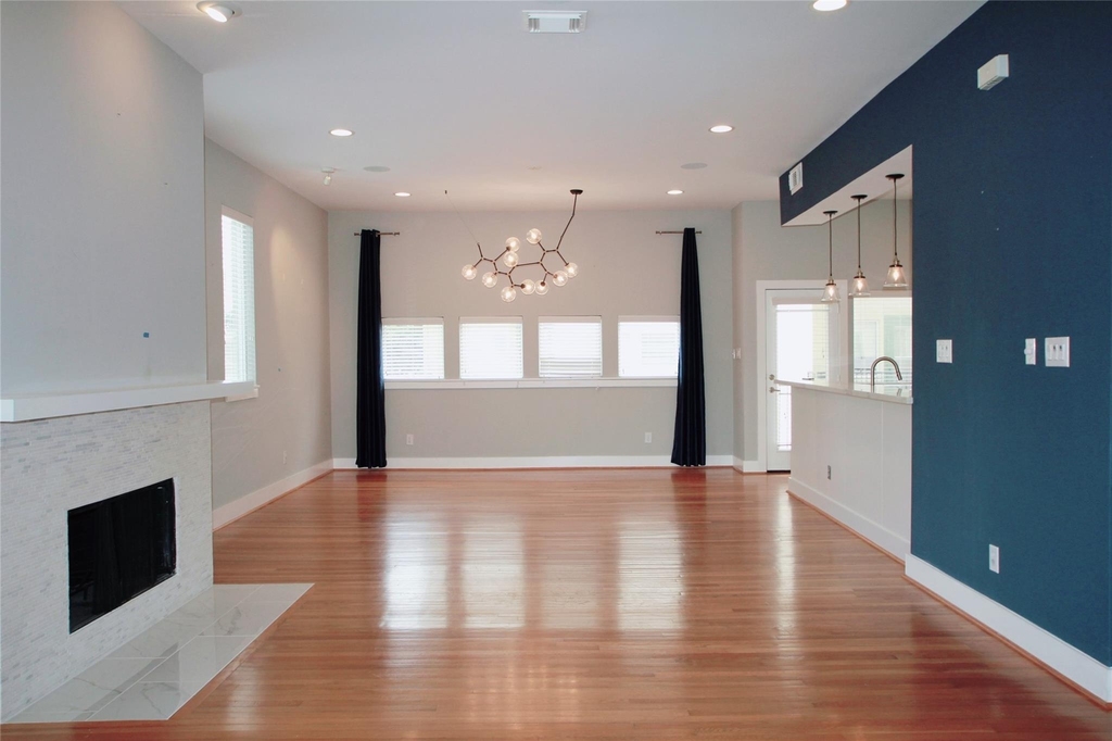 4701 Caroline Street - Photo 5