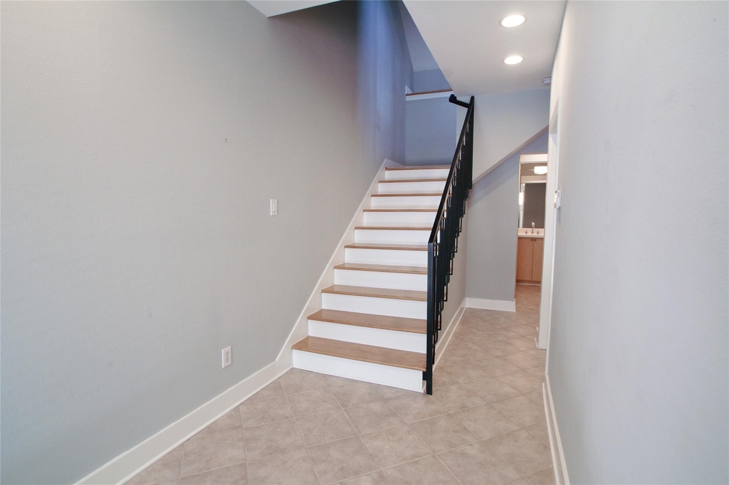 4701 Caroline Street - Photo 2