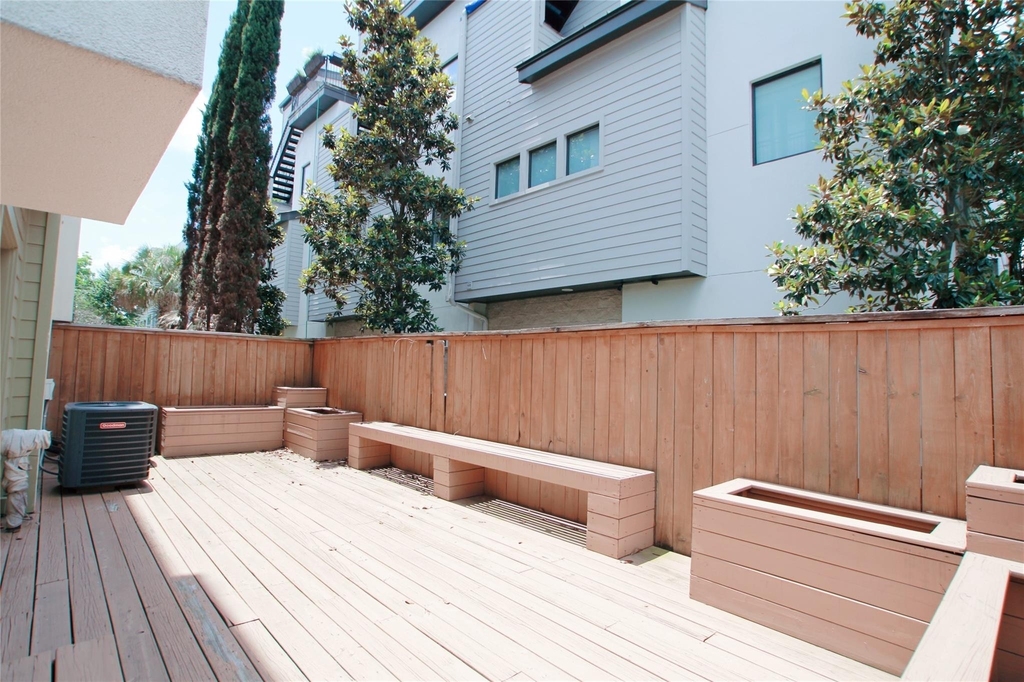4701 Caroline Street - Photo 35