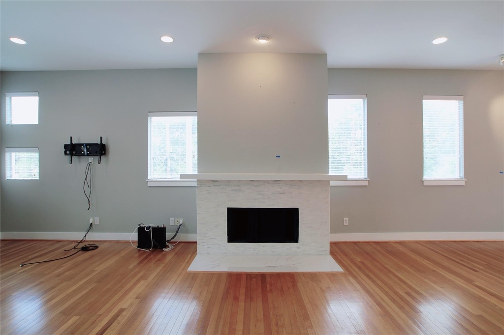 4701 Caroline Street - Photo 6