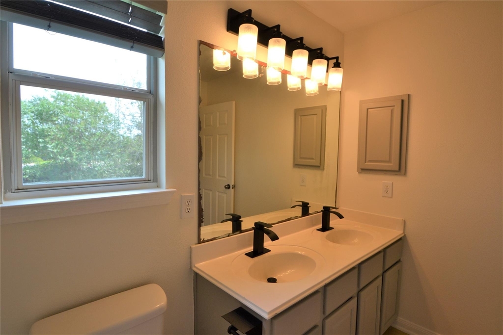 2110 Banfield Court - Photo 36