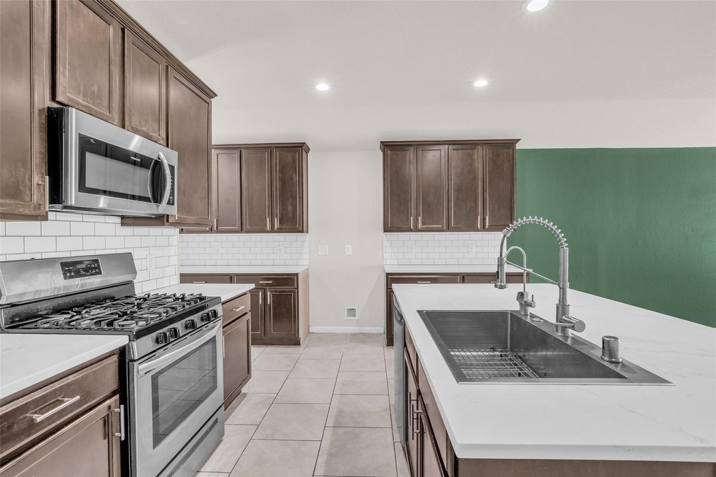 7126 Aliaga Creek Court - Photo 8