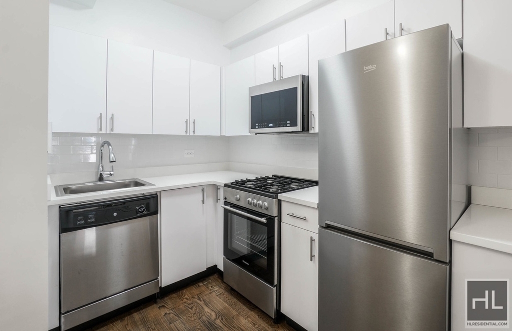 West 22 Street - Photo 2