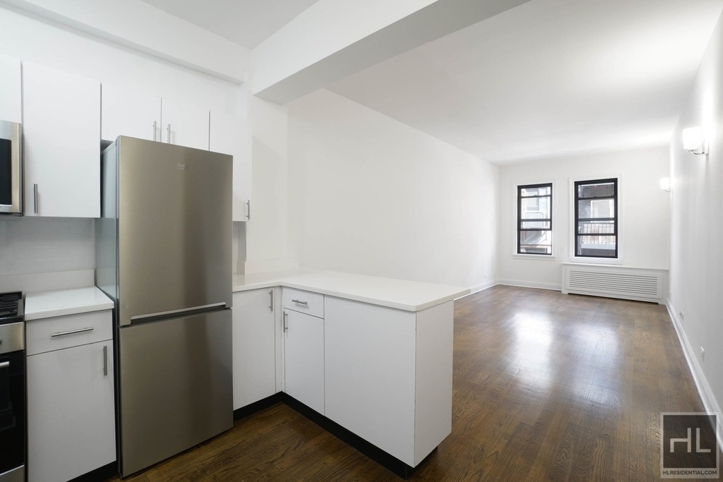 West 22 Street - Photo 1