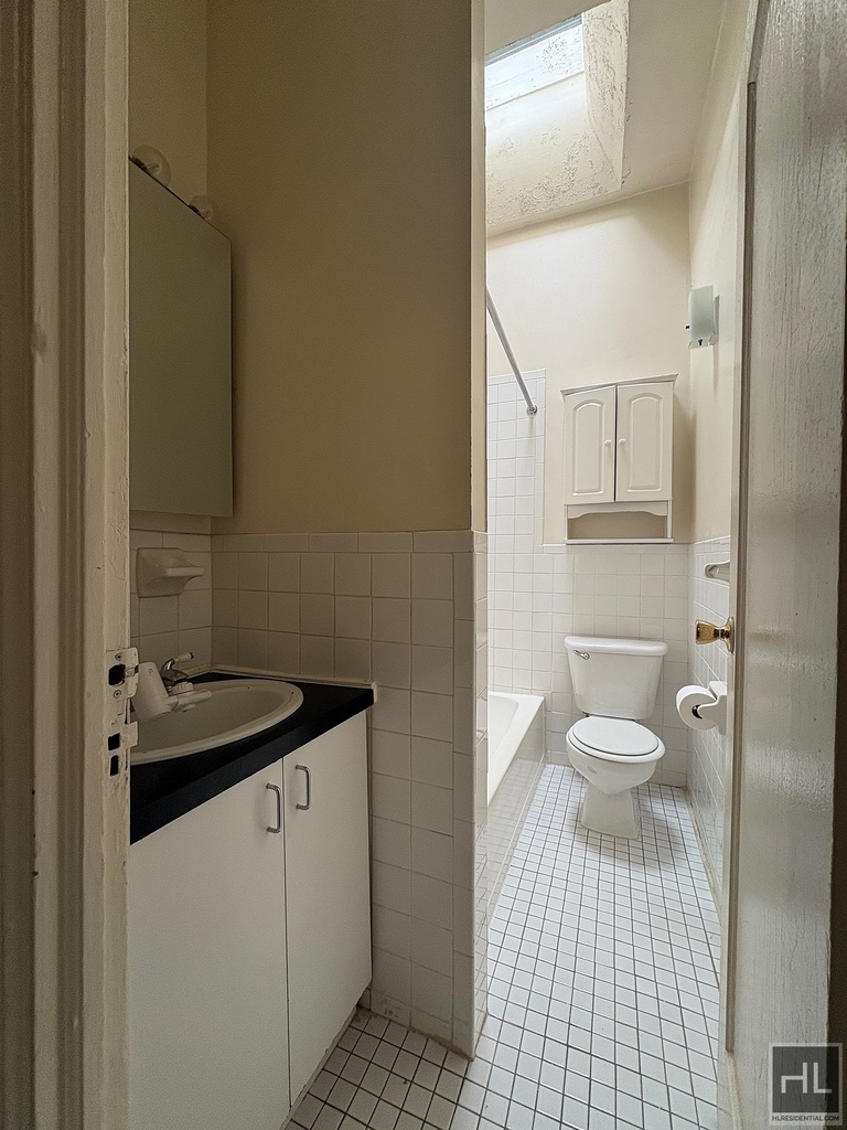East 80th Street - Photo 3