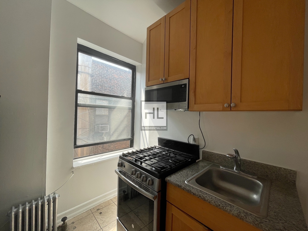 East 13th Street - Photo 3