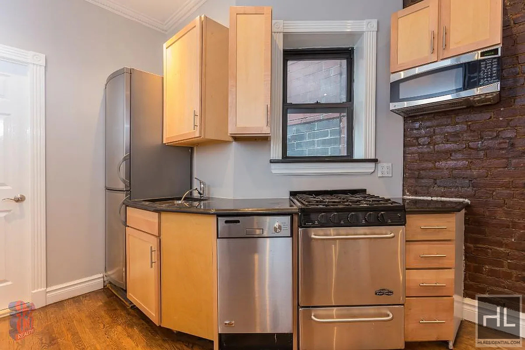 East 23 Street - Photo 3