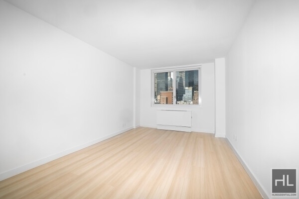 East 34 Street - Photo 2