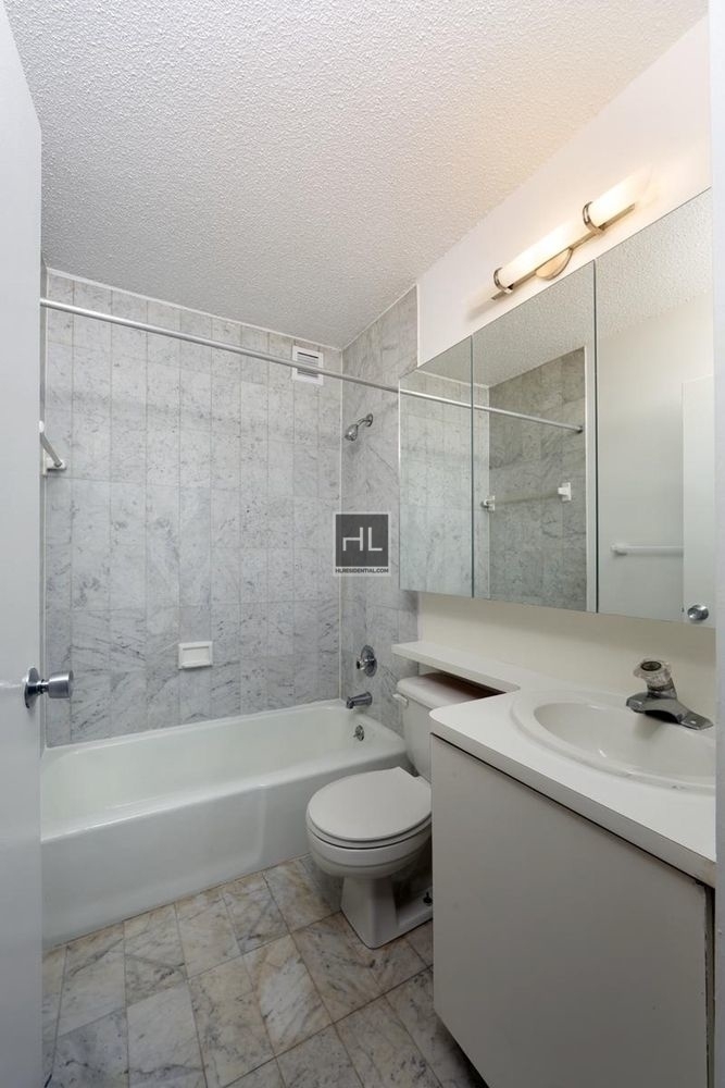 East 34 Street - Photo 5