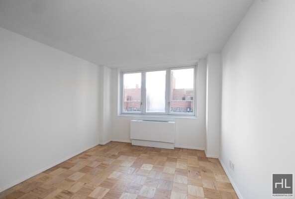 East 34 Street - Photo 2